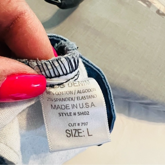 GJG Denim Distressed Stretch Denim Shorts - Picture 4 of 5